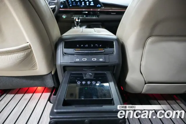 Cadillac Escalade — Фото автомобиля 12
