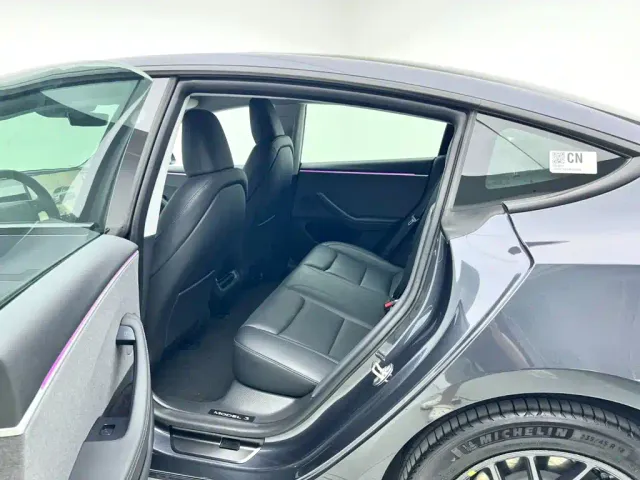 Tesla Model 3 — Фото автомобиля 4