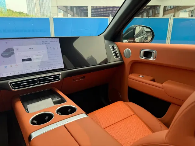 Li Auto L8 — Фото автомобиля 8