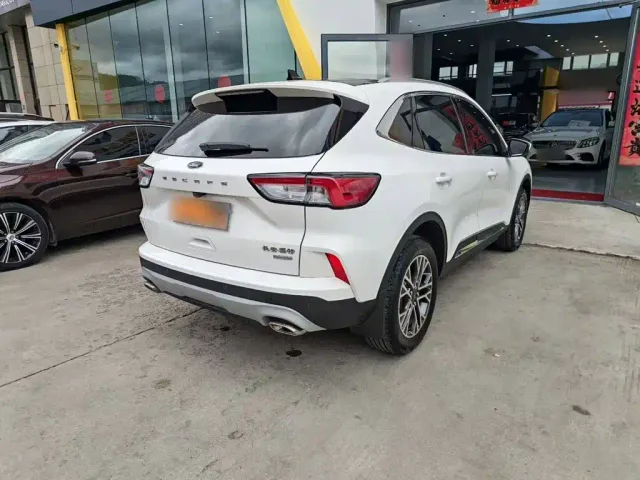 Ford Escape — Фото автомобиля 12