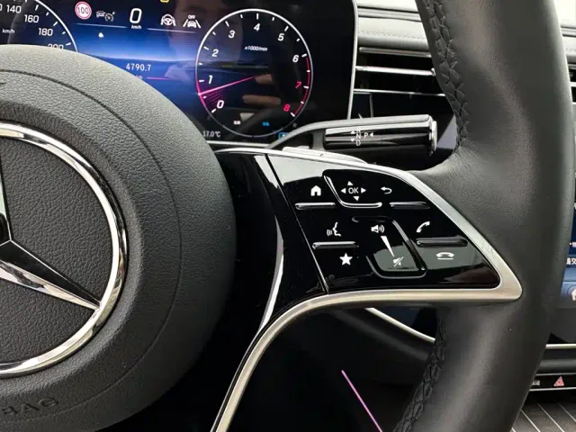 Mercedes-Benz E-Class — Фото автомобиля 24