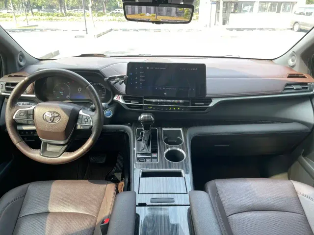 Toyota Sienna — Фото автомобиля 25