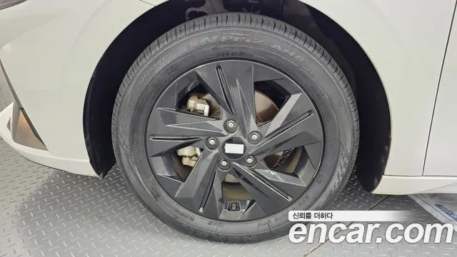Hyundai Avante CN7 — Фото автомобиля 5