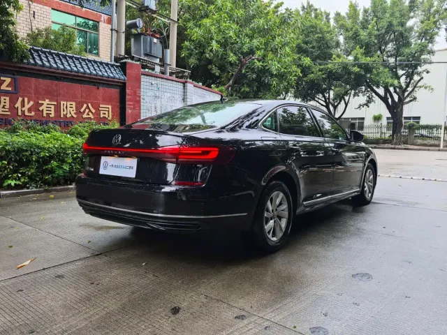 Volkswagen Passat — Фото автомобиля 16