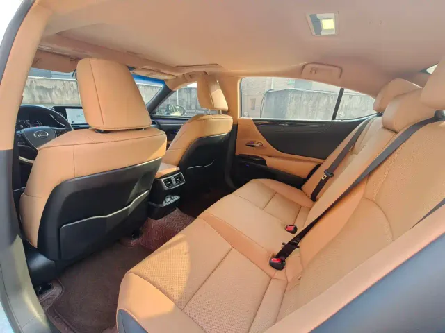 Lexus ES — Фото автомобиля 7