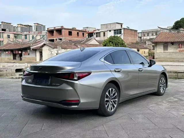 Lexus ES — Фото автомобиля 9
