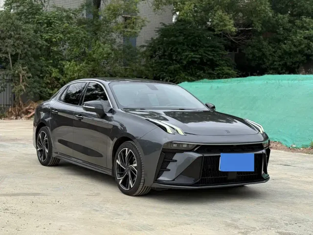 Lynk & Co 03 — Фото автомобиля 3