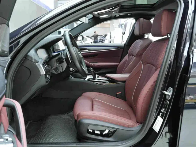BMW 5 Series — Фото автомобиля 11