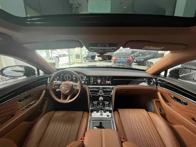 Bentley Flying Spur — Фото автомобиля 12