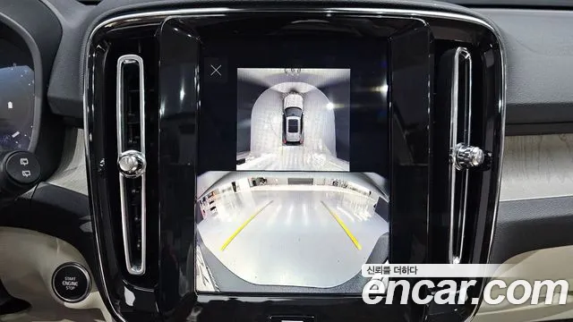 Volvo XC40 — Фото автомобиля 16