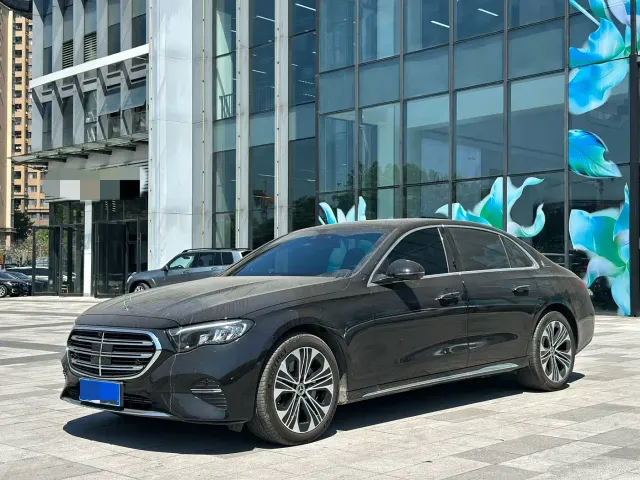 Фотография автомобиля — Mercedes-Benz E-Class