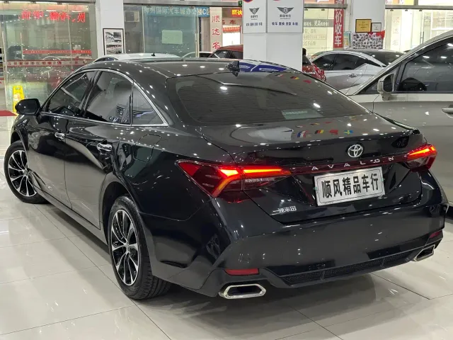Toyota Avalon — Фото автомобиля 2