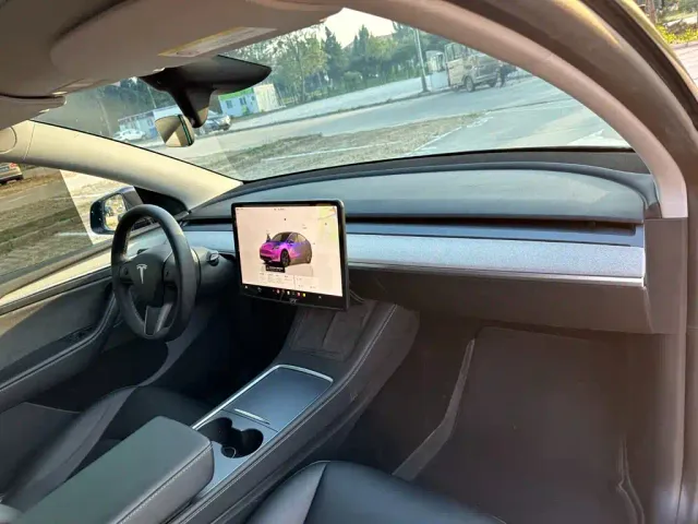 Tesla Model Y — Фото автомобиля 15