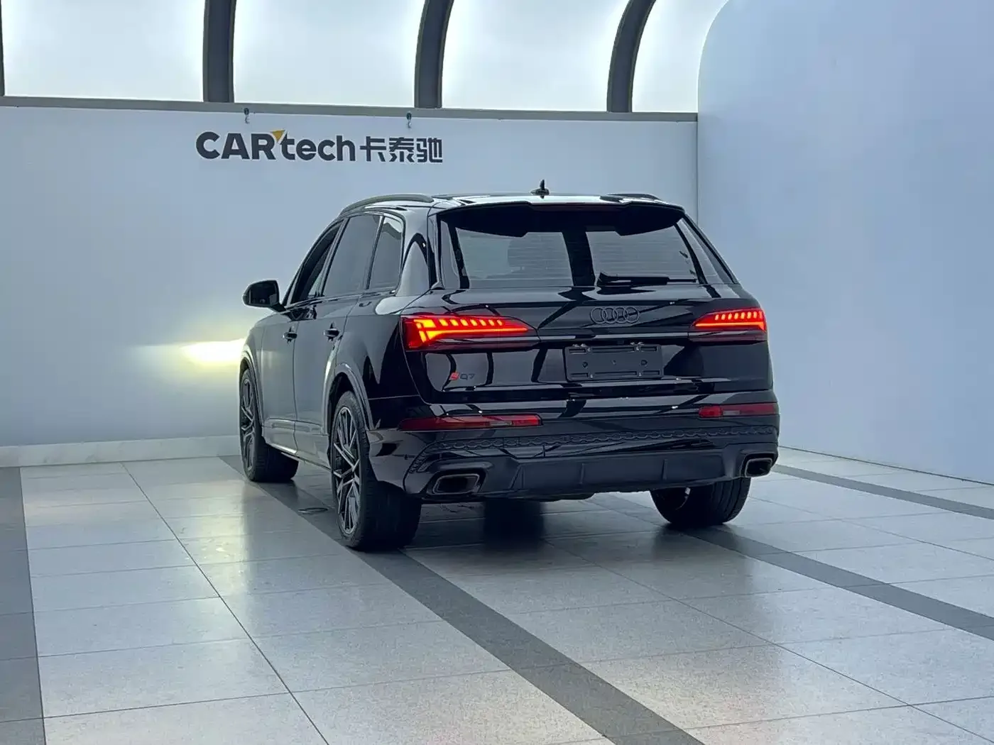 Audi Audi Q7 2025 55 TFSI quattro S line Black Warrior — Фото автомобиля 3