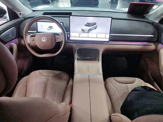 Leapmotor C11 — Фото автомобиля 13