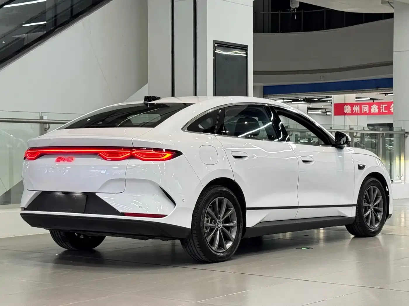 BYD Qin L 2025 EV 545KM Superior — Фото автомобиля 4