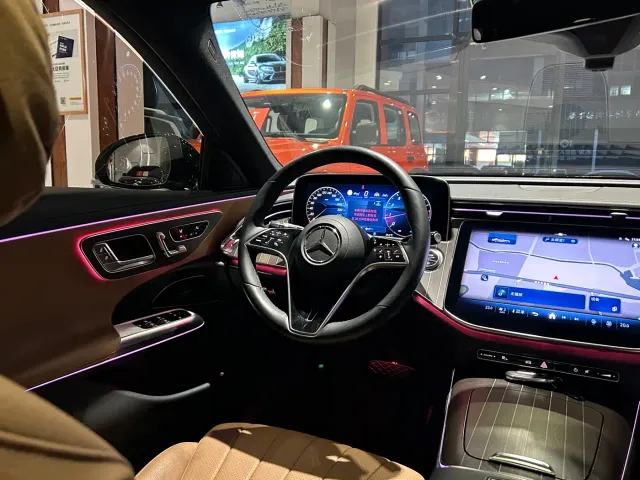 Mercedes-Benz E-Class — Фото автомобиля 23