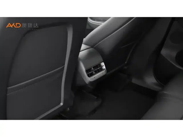 Tesla Model Y — Фото автомобиля 9