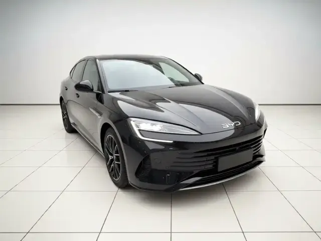 BYD Seal 2024 Glory Edition DM-i 1.5L 121km Luxury — Фото автомобиля 3