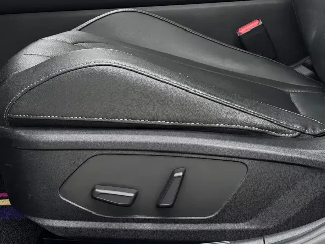 Hyundai Elantra 2022 1.5L CVT LUX Premium Edition — Фото автомобиля 10
