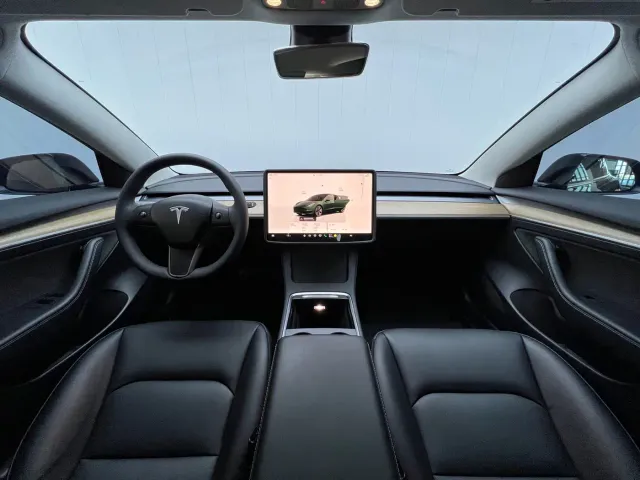 Tesla Model 3 — Фото автомобиля 6
