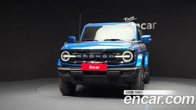 Ford Bronco — Фото автомобиля 3