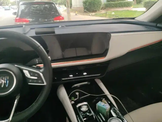 Buick Envision Plus — Фото автомобиля 13