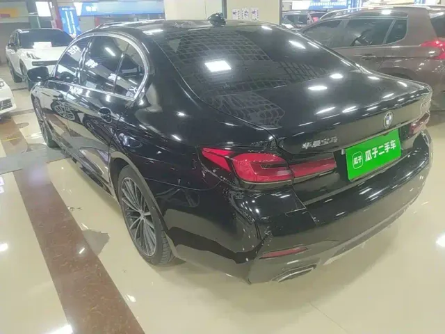 BMW 5 Series — Фото автомобиля 4