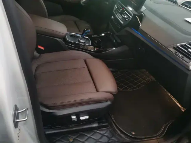 BMW iX3 — Фото автомобиля 8