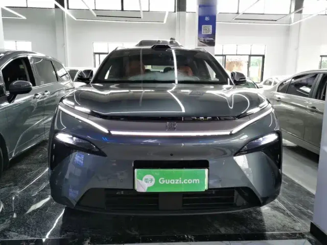 BYD Tang L — Фото автомобиля 2