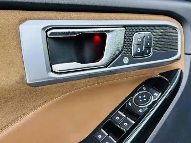 Ford Explorer — Фото автомобиля 9