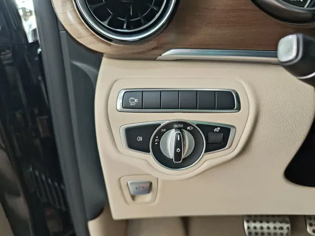 Mercedes-Benz V-Class — Фото автомобиля 20