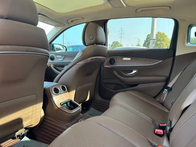 Mercedes-Benz E-Class — Фото автомобиля 13