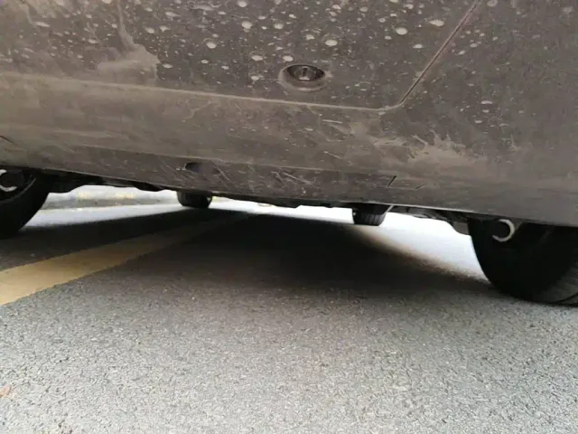 Tesla Model Y L — Фото автомобиля 6