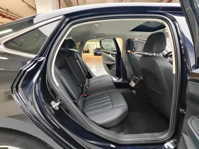 Volkswagen Passat — Фото автомобиля 13