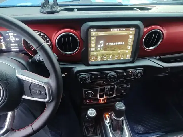 Jeep Wrangler — Фото автомобиля 12
