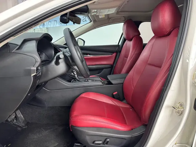 Mazda Axela — Фото автомобиля 9