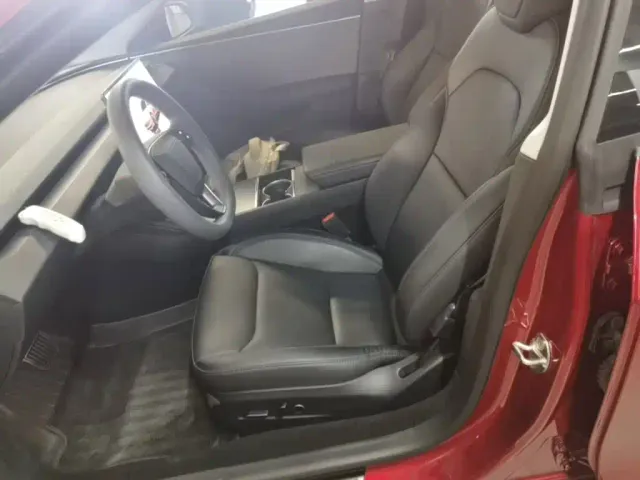 Tesla Model 3 — Фото автомобиля 14