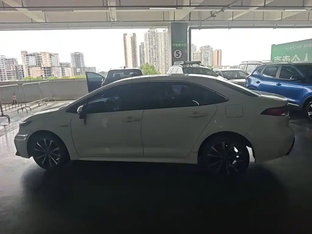 Toyota Levin 2022 Dual Engine 1.8H E-CVT Sport Edition — Фото автомобиля 4