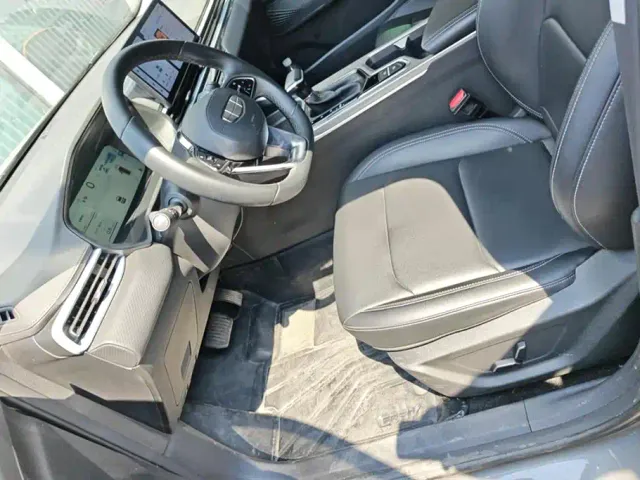 Geely Emgrand — Фото автомобиля 9