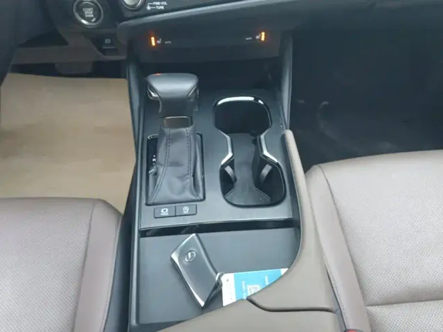 Lexus ES — Фото автомобиля 16