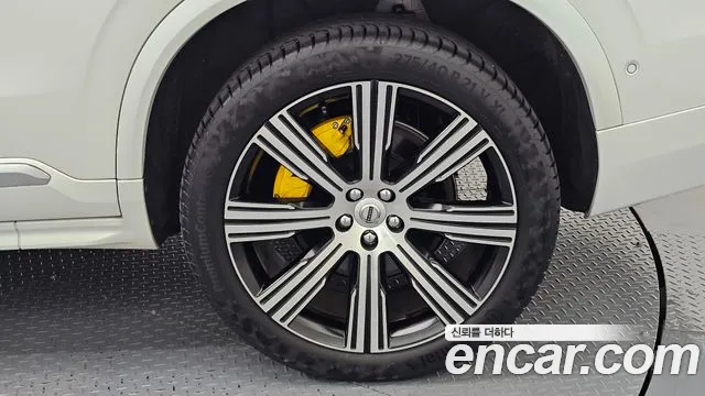 Вольво XC90 — Фото автомобиля 21