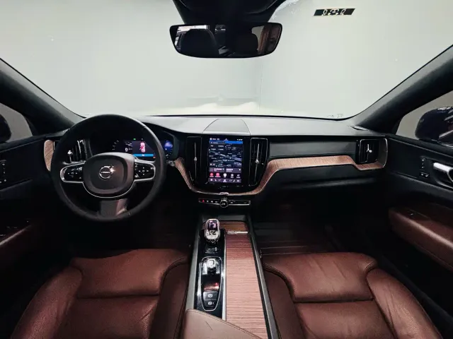 Volvo XC60 — Фото автомобиля 11