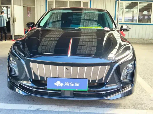 Hongqi E-QM5 — Фото автомобиля 2