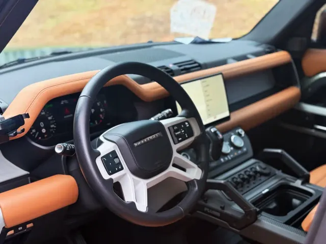 Land Rover Defender — Фото автомобиля 11