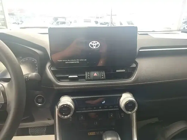 Toyota RAV4 — Фото автомобиля 12