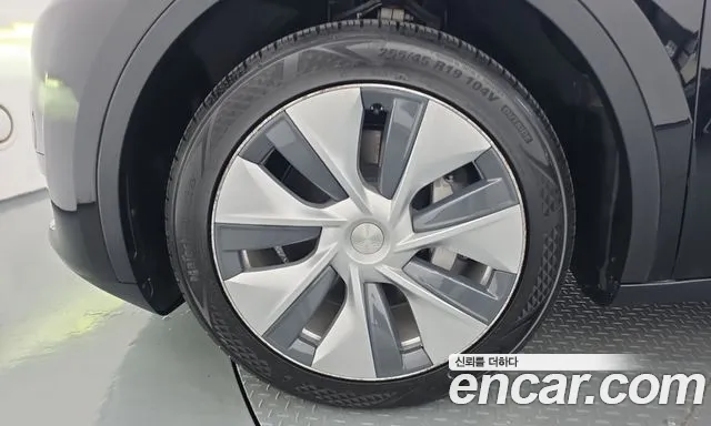 Tesla Model Y — Фото автомобиля 5