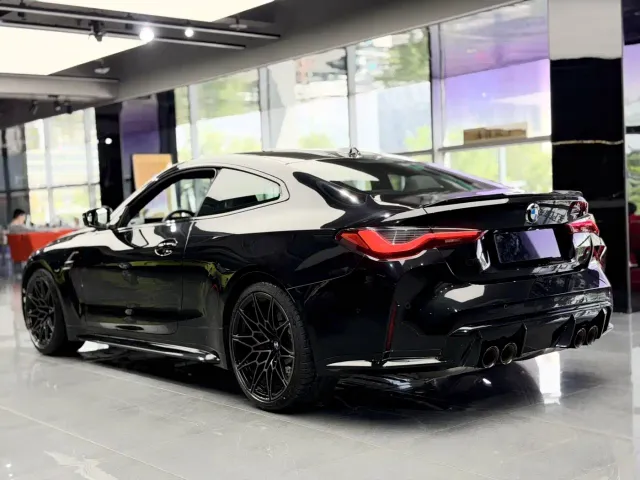 BMW M4 — Фото автомобиля 5