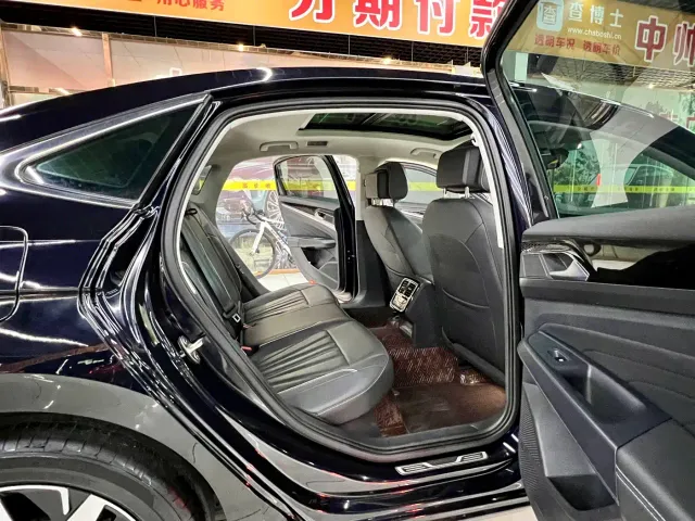 Volkswagen Passat — Фото автомобиля 14