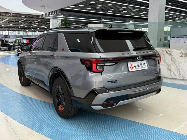 Ford Explorer — Фото автомобиля 7